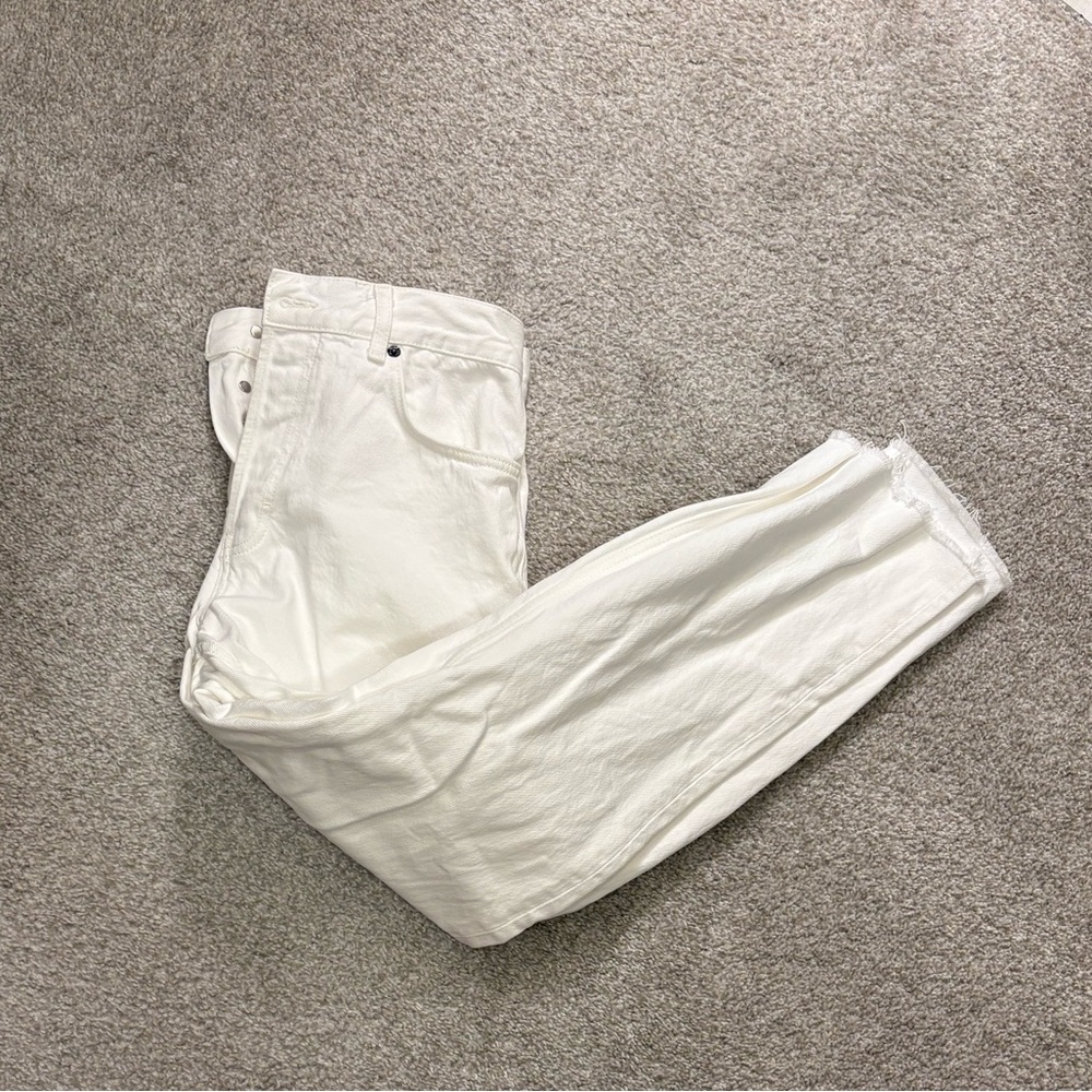 White jeans topshop “dad” denim size 30
Frayed hem